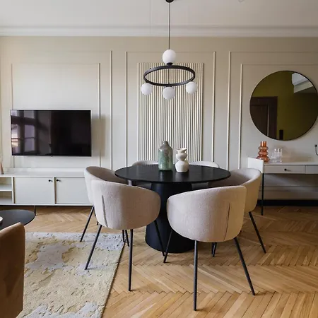 Apartmán Vintage Sun Stay With Balcony-3Br-Old Town